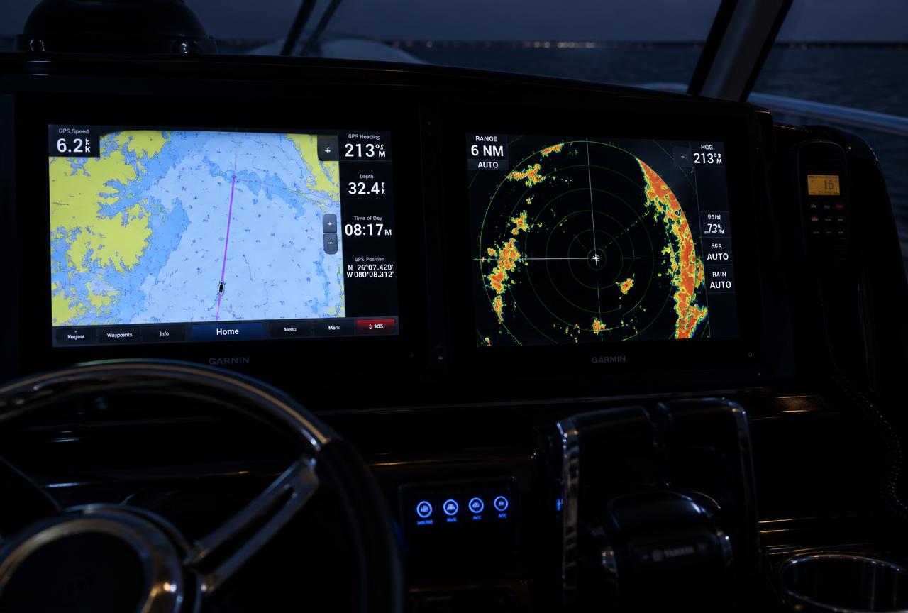 Garmin GPSMAP 1243xsv with transducer
